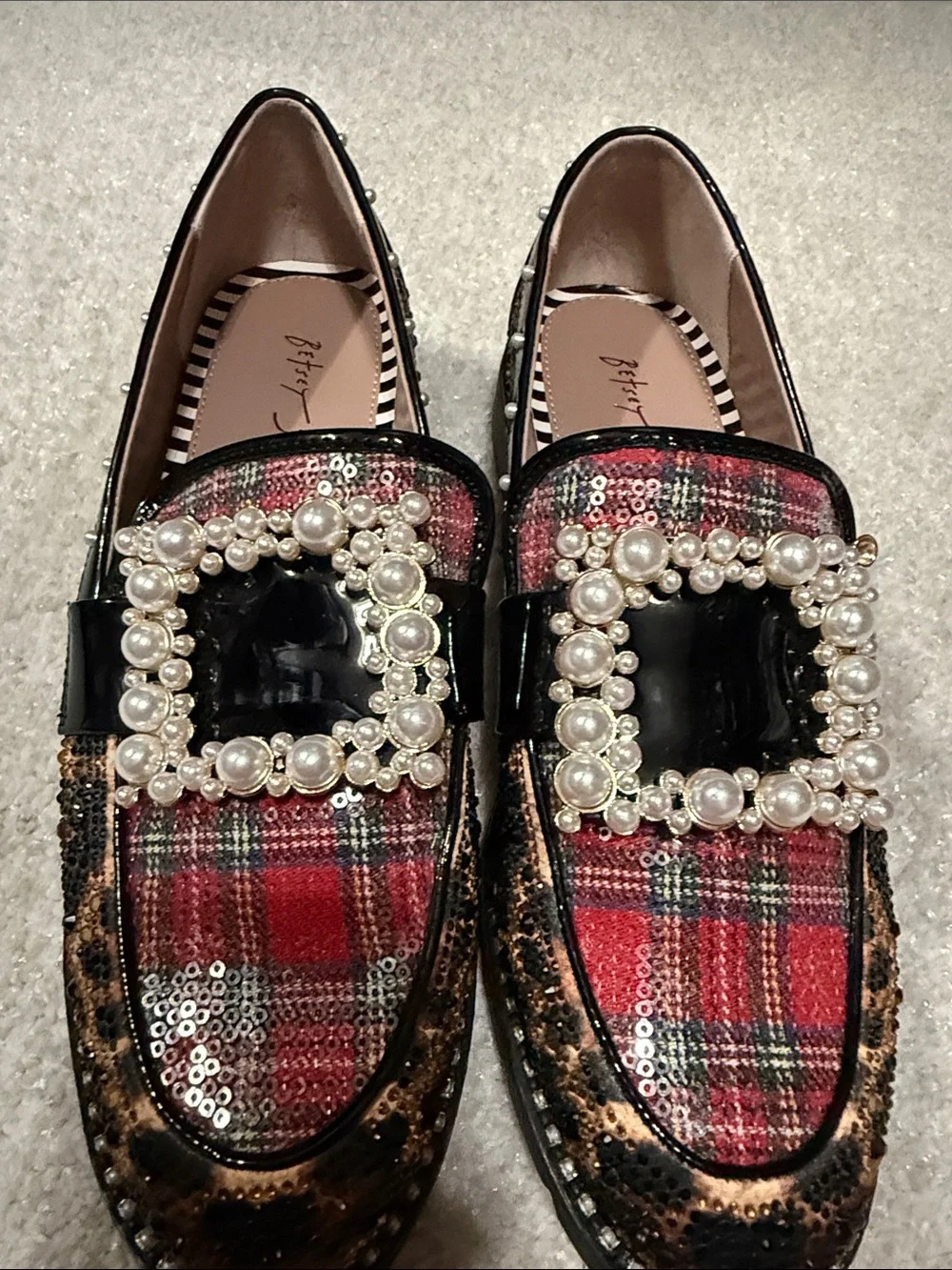 Betsey Johnson size 9.5 women’s pearl buckle Plaid Loafers - Red Plaid NEW - Picture 5 of 5